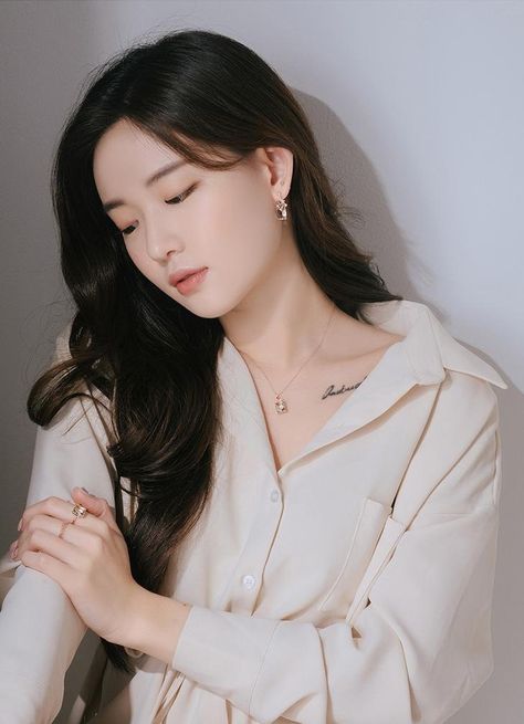 女尊伸进他裤裆里的揉捏h